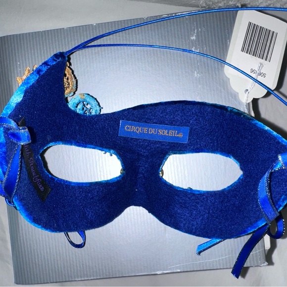 Cirque Du Soleil Mask by Judith Rauchfuss - Picture 13 of 14